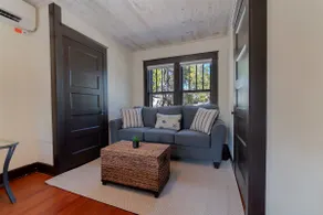 Private patio close to restaurants and beach - Image 5