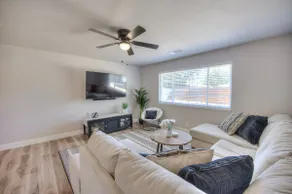 Stylish 3bd 2bth Home - Image 4