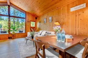 Lake access cabin near trails and spring - Image 3