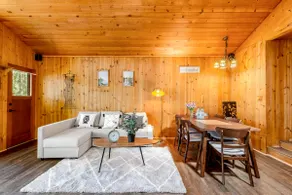 Lake access cabin near trails and spring - Image 4