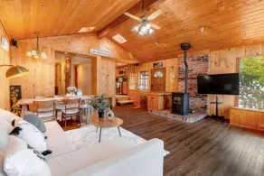 Lake access cabin near trails and spring - Image 5