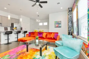 Vibrant Twnhome near Med. Ctr | Dwntwn w/ Garage - Image 4