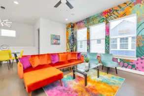 Vibrant Twnhome near Med. Ctr | Dwntwn w/ Garage - Image 3