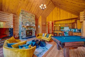 Chalet Bee with Private Hot Tub, Sauna & Pool , Fiddler Lake - Image 3