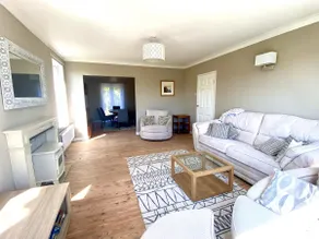Spaceous 3 bedroom detatched bungalow, quiet area. - Image 2