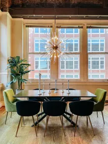 Unik hems med privat tagterrasse i hjertet af centrum af Knoxville - Image 3