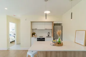 The Bend Condos- Hot Tub, 1 min to beach - 207 - Image 3