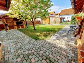 Buteo-guest house in the city center with a yard - Image 5