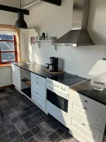 First floor in villa with ocean view, private kitchen & bathroom - Image 3