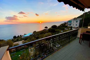 Delightful location with amazing views - Image 3