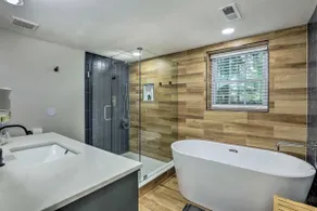 Chic Lilburn Getaway - Image 4