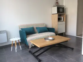 Pleasant apartment with separate bedroom - Image 4