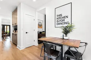 2 blocks to Journeyman, 12 mins to Beach, King Bed - Image 4