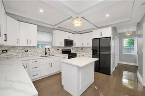 Gorgeous 7BD Home w/ Garage - Image 4
