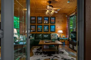 Dreamy Cabin & Outdoor Oasis! Mins to Nat'l Park! - Image 4