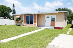 Pet-Friendly Home Fenced Yard Near Beach & Shops - Image 2