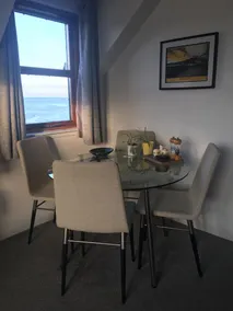 Harbour-side cottage with stunning views - Image 3