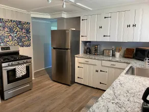 Beautifully remodeled unit in heart of Gloucester - Image 4