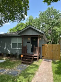 Charming 3/2 Heights Home w/plunge pool near DWNTN - Image 2