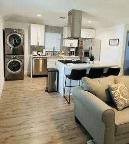 Charming 3/2 Heights Home w/plunge pool near DWNTN - Image 3