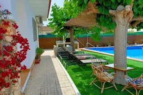 Villa beliggende 500 meter fra stranden med privat pool og stor indhegnet have - Image 2