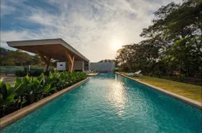 Luxury apartment with parking and swimming pool - Image 2