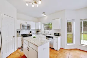 Spacious|Dog-Friendly|Big Backyard|For Families - Image 4