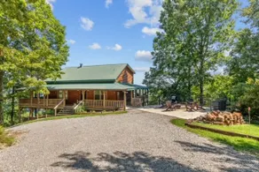 LAKE N LOGS - Stunning views at a lakeside cabin - Image 2