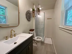 Charming Home- 7 min to downtown - Image 5