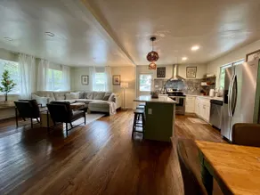 Charming Home- 7 min to downtown - Image 2