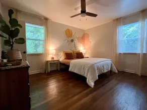 Charming Home- 7 min to downtown - Image 3