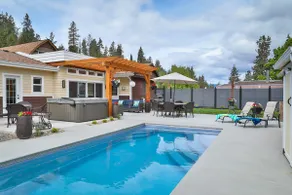 Spacious Urban Cottage with Private Hot tub and Heated Salt Water Pool - Image 4