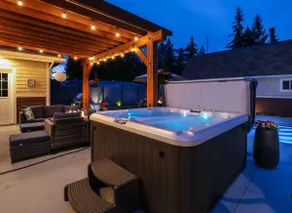 Spacious Urban Cottage with Private Hot tub and Heated Salt Water Pool - Image 2
