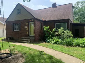Spacious 5 bed 2 bath house in quiet neighborhood. - Image 2