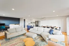 Luxury Getaway in a Statement Home Steps to Beach - Image 4