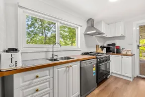 Tulip Cottage - riverfront getaway, close to town - Image 5