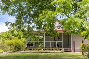 Tulip Cottage - riverfront getaway, close to town - Image 4