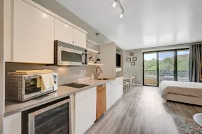 Lake Las Vegas. *NEW* MODERN Studio + pool & lake! - Image 2