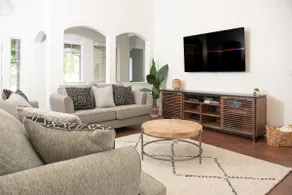 Relaxing Family 3BR Near Village Shops & Fun - Image 2