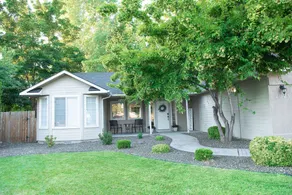 Relaxing Family 3BR Near Village Shops & Fun - Image 3