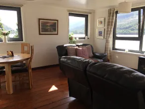 Charming two bed flat right on lochside - Image 5