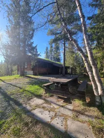 Two bedroom cottage has accessto lake. - Image 5