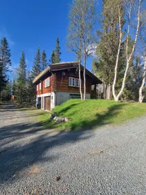 Two bedroom cottage has accessto lake. - Image 4