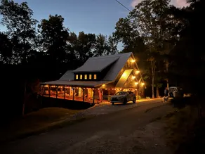 Luxury Secluded Retreat at Wolf Creek Marina - Image 2