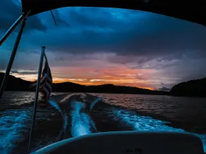 Luxury Secluded Retreat at Wolf Creek Marina - Image 4