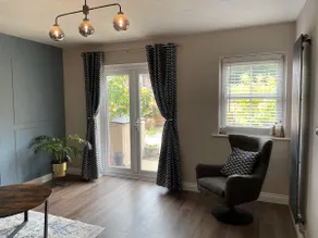 Modern apartment with free parking and garden - Image 4