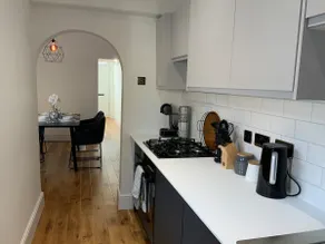 Centrally located in city of Lincoln sleeps 4 - Image 4