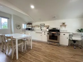 Gorgeously renovated and staged studio w/ backyard - Image 5