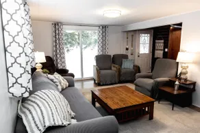 Family-friendly, 3 bedroom, lakefront cottage! - Image 2
