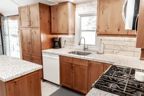 Family-friendly, 3 bedroom, lakefront cottage! - Image 4